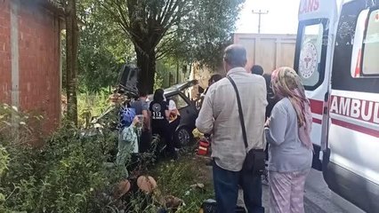 Cenazeye gidenleri taşıyan otomobil ile kamyon çarpıştı: 1 ölü, 3 yaralı