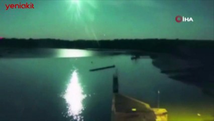 Gökyüzünü aydınlatan parlak cisim! Güvenlik kamerasına yansıdı