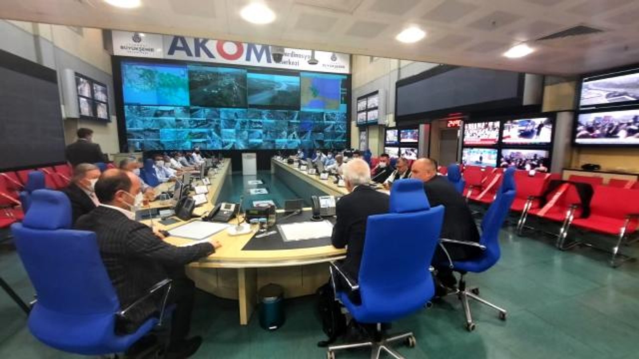 Okulların açılış gününde İstanbul'da ulaşım ve trafik AKOM'dan koordine edildi