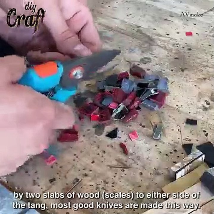 How a man making knife from scarf materials minecraft  Making a Knife from an Old File