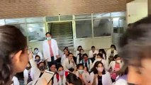 पानी की समस्या को लेकर मेडिकल कॉलेज में छात्राओं का प्रदर्शन