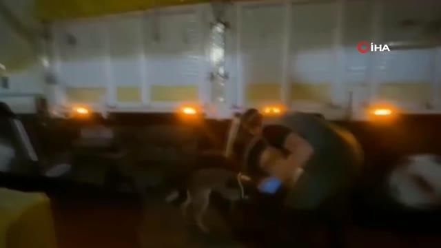 Son dakika yerel: Van polisi bir kamyonda 52 kilo 200 gram toz esrar ele geçirdi