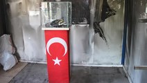 Kulüp binasında metal kupaların bile eridiği yangında Türk bayrağı ve şehit emanetlerine hiçbir zarar gelmedi