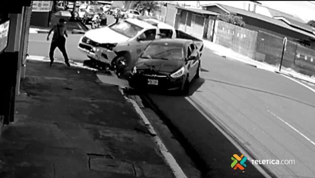 tn7-Peatón herido de gravedad tras choque entre patrulla y carro particular-060921