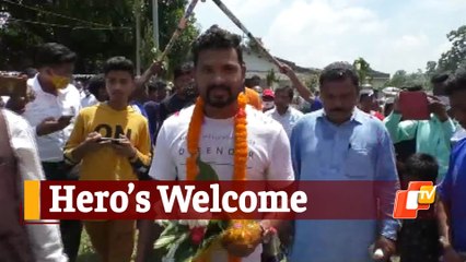 Odisha’s Olympic Hockey Star Birendra Lakra Given Hero’s Welcome