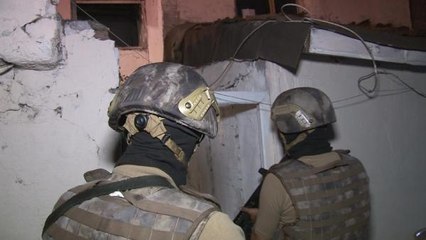 İSTANBUL'DA 8 İLÇEDE UYUŞTURUCU OPERASYONU; ÇOK SAYIDA ŞÜPHELİ GÖZALTINA ALINDI