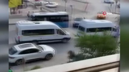 Télécharger la video: Son dakika haberleri: Trafik kavgasında dolmuş şoförünün darp edildiği anlar kamerada