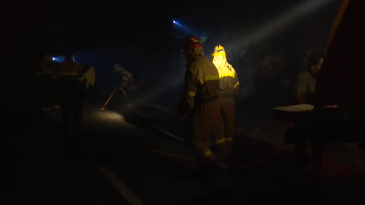 El fuego ya ha quemado 800 hectáreas en la Ribeira Sacra lucense