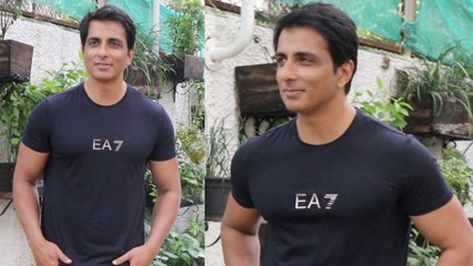 Sonu Sood को खुश होकर दिया पोज़; Watch video | FilmiBeat