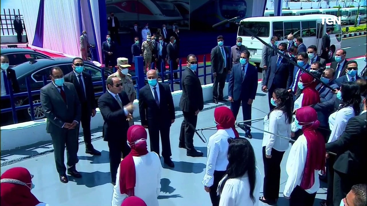 بروح مرحة الرئيس السيسي يسأل الشباب .. "كام منكم مدخن قولولي وانا مش هعمله حاجة"