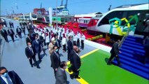 الرئيس السيسي يتفقد قطار المونوريل بـ ميناء الاسكندرية البحري