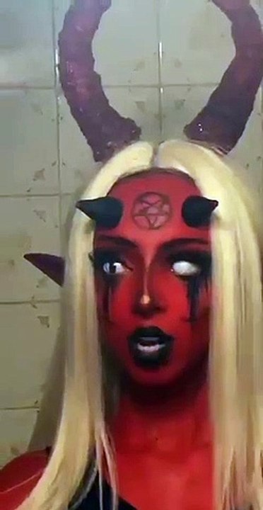 مشهورة تجميل في "تيك توك" ترسم "شيطان" على وجهها