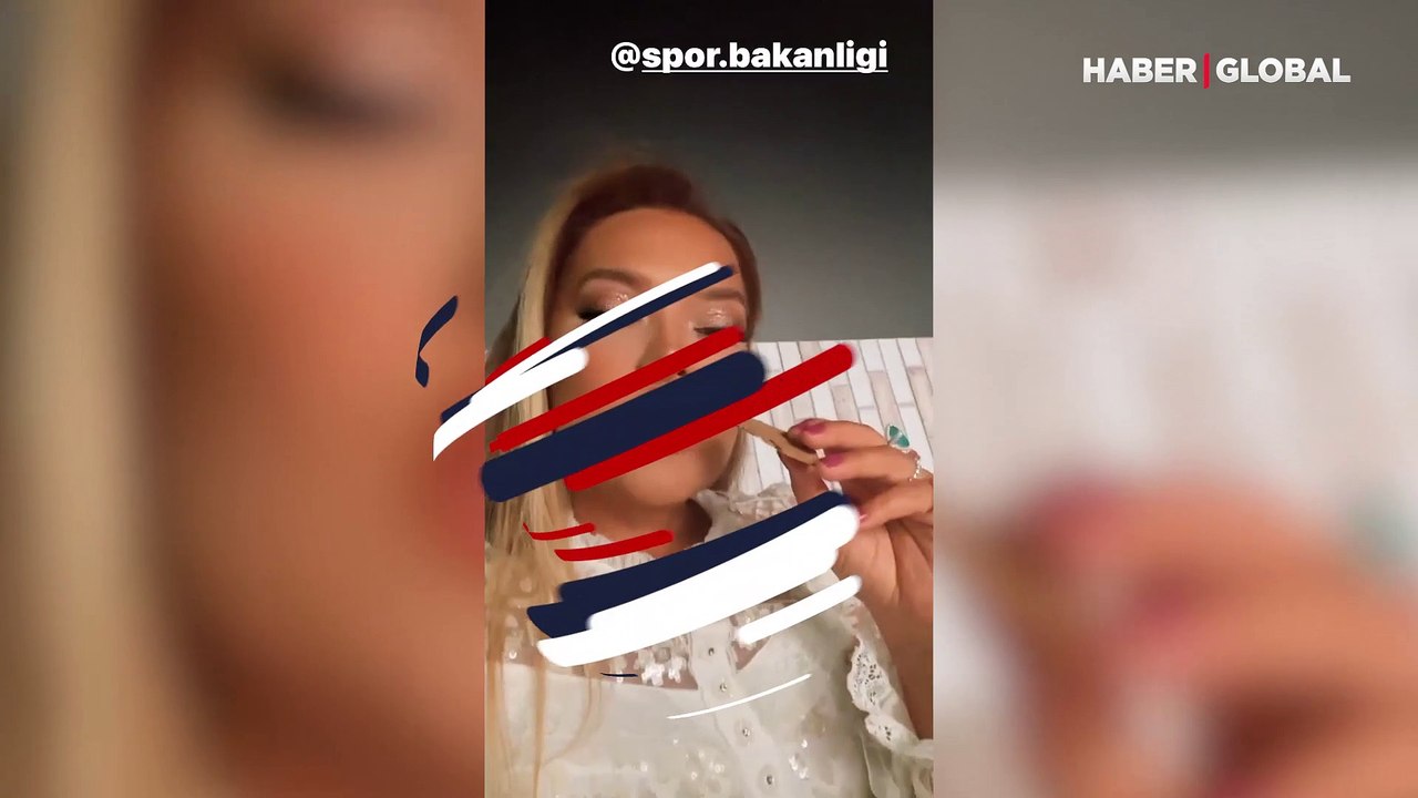 Demet Akalın Spor Bakanlığı'na sordu: Neden kızlara sahne kutlaması yapmıyoruz?