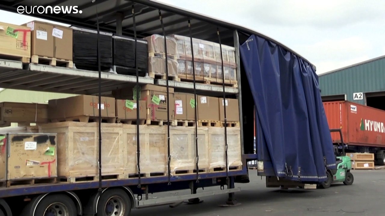 "wurstkiege" gehen weiter: london verlängert schonfrist zum warenverkehr an irischer grenze