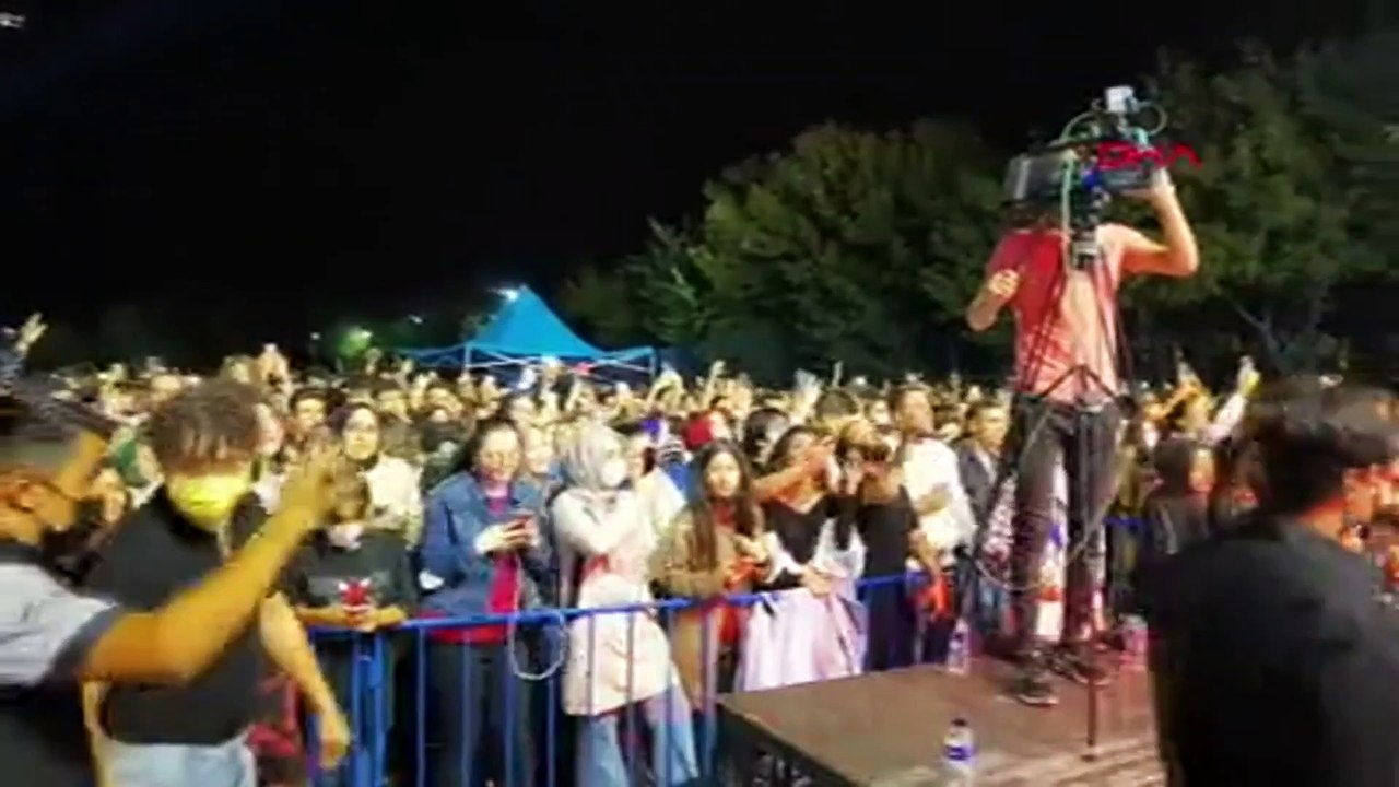 Oğuzhan Koç’un konserinde evlilik teklifi