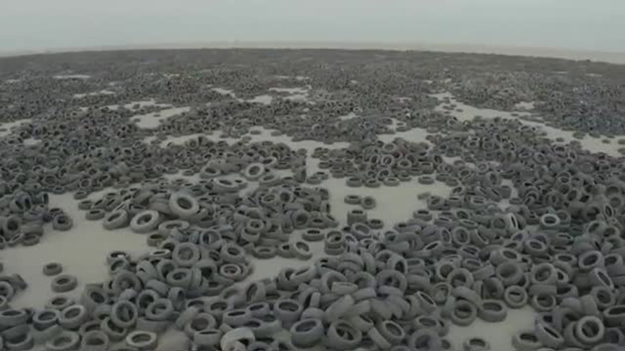 Kuwait comienza el reciclaje masivo de un enorme vertedero de neumáticos