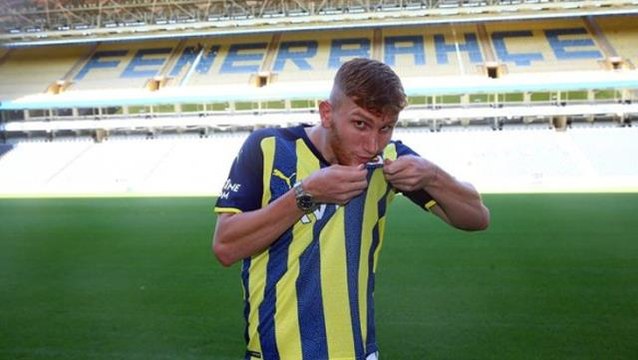 Fenerbahçe'nin yeni transferi Burak Kapacak takımdan ayrılıyor! Altay, genç futbolcu için harekete geçti
