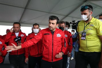 Son dakika haberi | TEKNOFEST Yönetim Kurulu Başkanı Bayraktar, Savaşan İHA Yarışması'na katılan ekiplerin araçlarını inceledi (1)