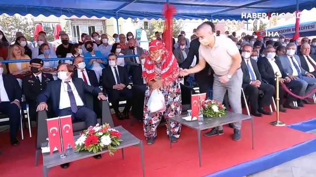 Aydın Büyükşehir Belediye Başkanı Özlem Çerçioğlu koltuğunu yaşlı kadına kaptırdı!