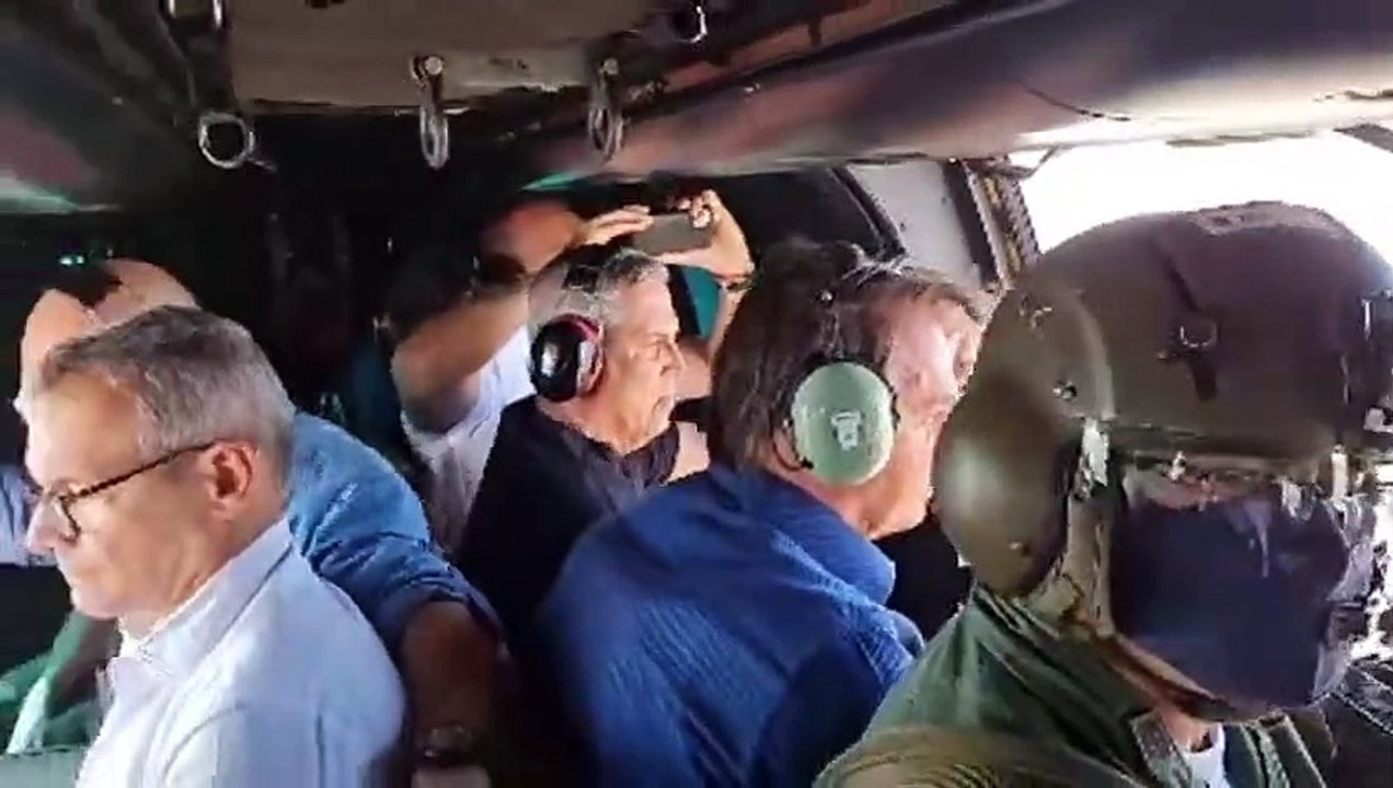 Bolsonaro sobrevoa Esplanada dos Ministérios