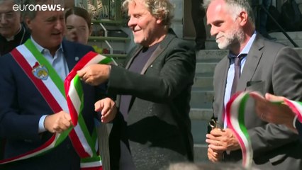 شاهد: مدينة البندقية الإيطالية تزيح الستار وتحتفل بجسر ريالتو بعد ترميمه