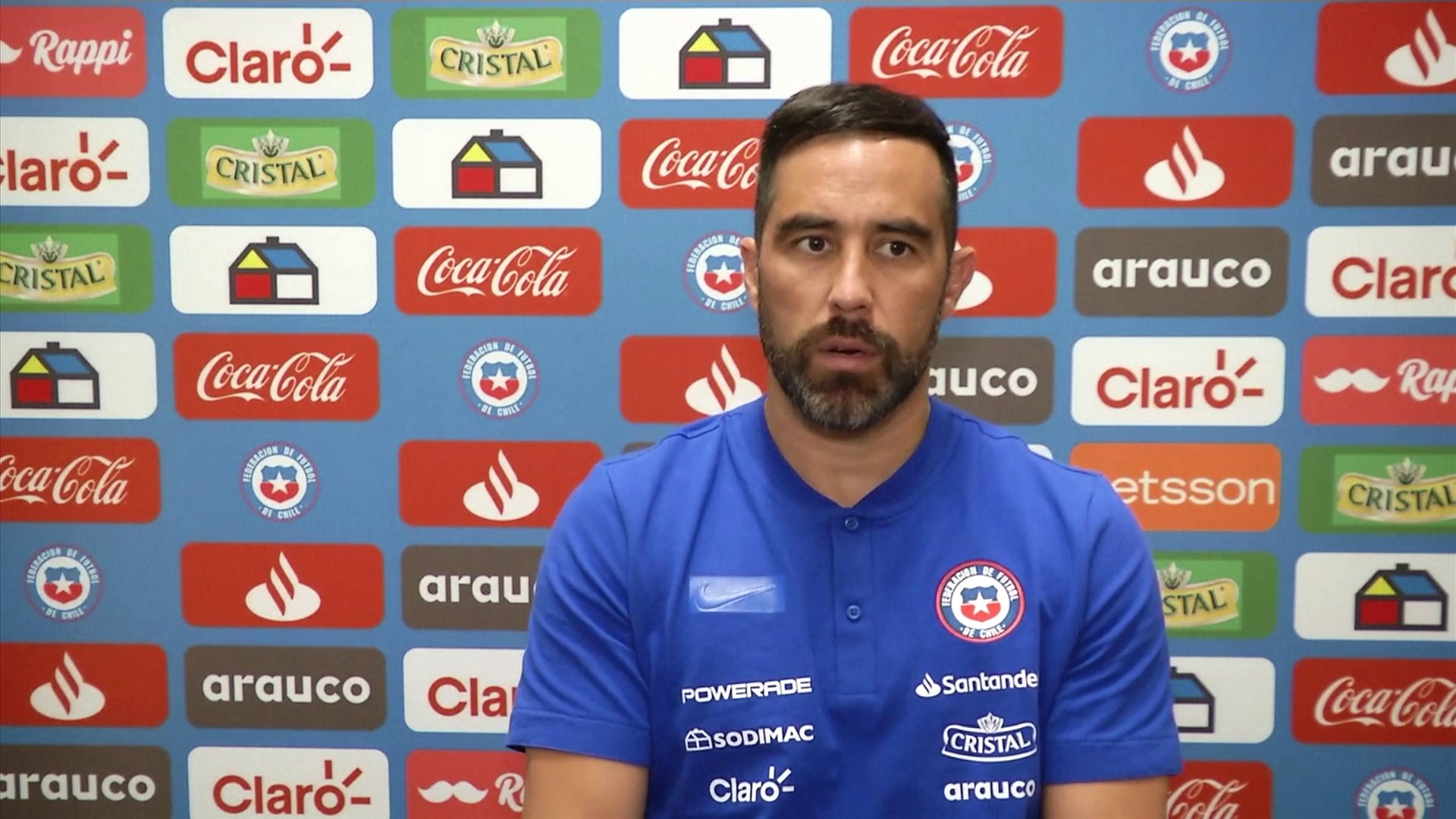 Claudio Bravo: "The whole team is working incredibly hard"