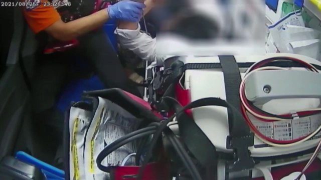 구급차 안에서 소방관 폭행한 50대 검찰 송치 / YTN