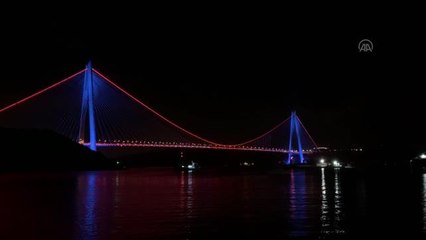 Köprüler DMD hastalığı farkındalığı için aydınlatıldı