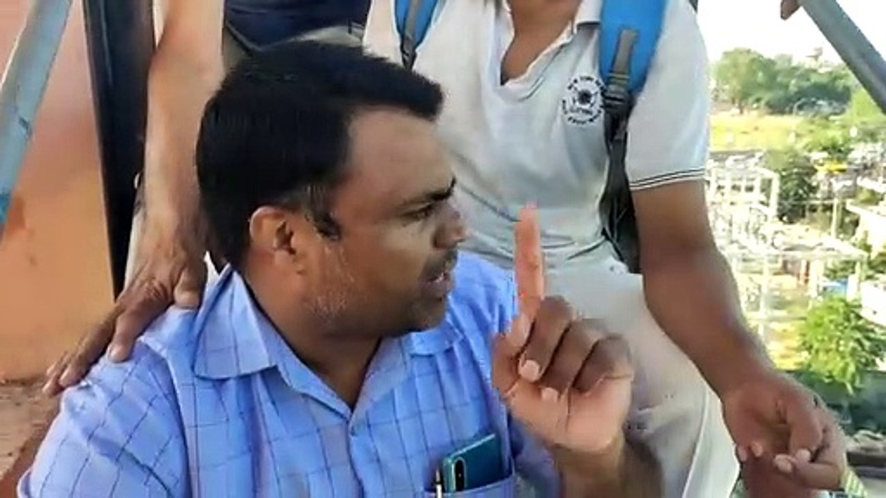 आत्महत्या के लिए टंकी पर चढ़ा युवक, खुद को बेरोजगारी व परिवार से बताया परेशान