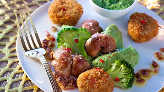 Rognons de veau de lait, mousseline de brocolis et croustillants d’anguille par Yves Camdeborde