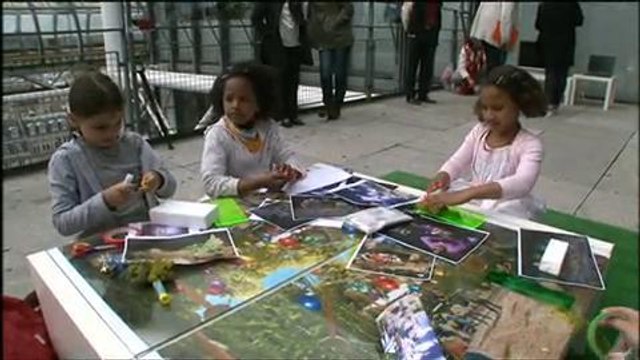 Les enfants imaginent des parcs d'attractions avec Disney