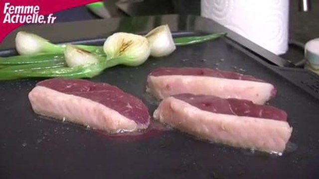 Canard aux pêches et petits oignons à la plancha