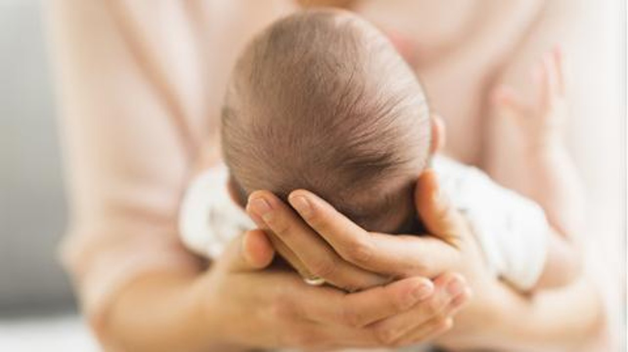Maman débutante : bien tenir et porter bébé