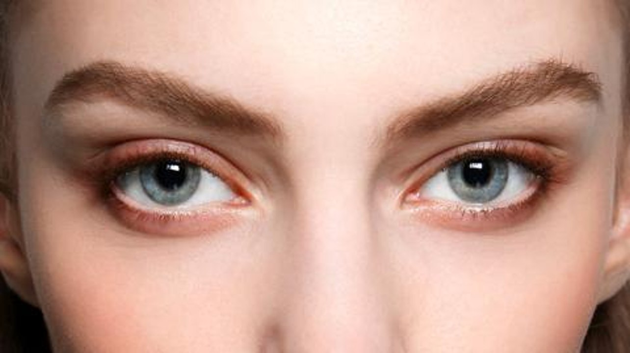 Un sourcil tendance