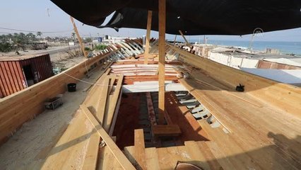 İsrail'in 15 yıllık ambargosuna rağmen Gazze'de zorluklar içerisinde 21 metrelik balıkçı teknesi inşa ediliyor