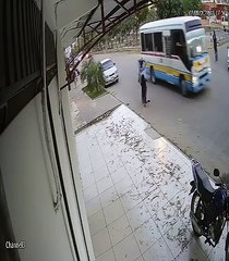 Una mujer y su pequeño son arrollados; el video fue registrado en el Plan 3.000