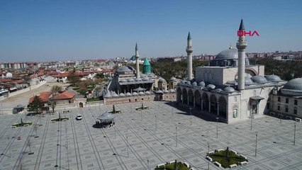 KONYA'DA TRAMVAYDA KİTAP DAĞITILDI