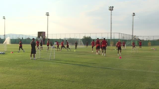 Göztepe, yeni teknik direktör Nestor El Maestro ile ilk antrenmanına çıktı