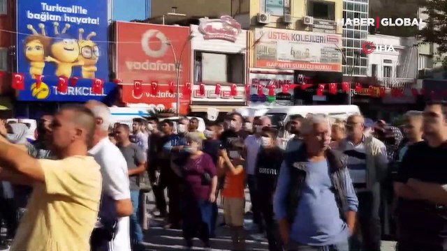 Oğlunun uyuşturucu bağımlısı olduğunu iddia eden kadın geliniyle birlikte yardım istedi! Bıçağı kendi boynuna dayadı