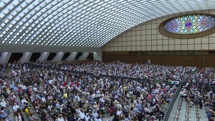 البابا فرنسيس يندد باستمرار "استعباد" النساء في العالم