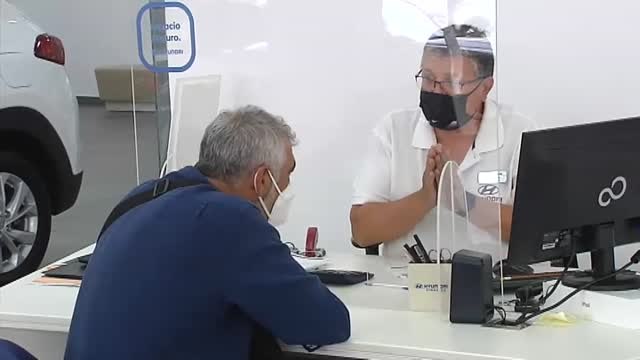 La crisis de los microchips retrasa la entrega de coches nuevos