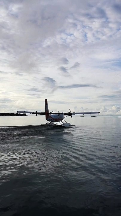Pani per daudta Hua Chhota helicopter