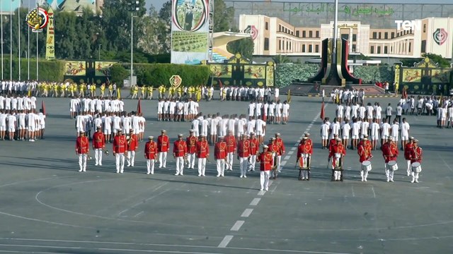 مدير الكلية الحربية يشهد عروض طلبة الكلية في طابور اللياقة البدينة