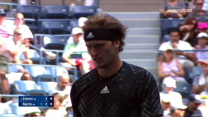 Coup droit et service rodés, Zverev a foncé dans le dernier carré