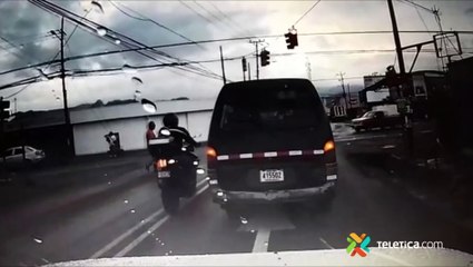 tn7-Video- tráiler se lleva cables y quiebra poste en Cartago-080921