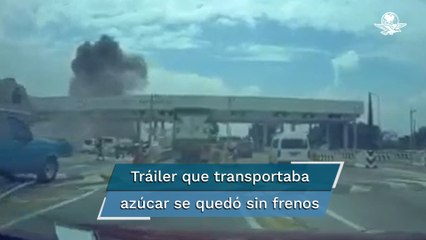 Download Video: Así fue el choque de Tráiler que se impacta contra casetas en la México-Puebla