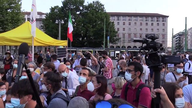 Conte in Darsena tra applausi e qualche gaffe: Se mi manca Palazzo Chigi? Non si vive di nostalgie