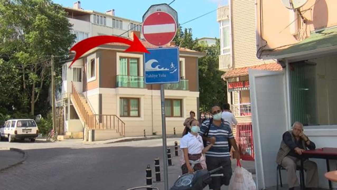 İBB, İstanbul'a "tsunami tahliye yolu" tabelaları yerleştirmeye başladı! İşte en riskli ilçeler