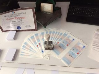 BAHÇELİEVLER'DE SAHTE DİPLOMA VE SÜRÜCÜ BELGESİ YAPILAN MATBAAYA BASKIN