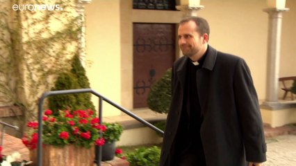 ESPAÑA | El obispo antidemonios que renunció por amor a una experta en satanismo